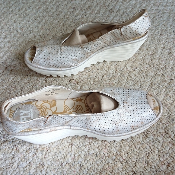 Fly London Yazu cool pearl Silver Perforated Leather Wedge size 9.5 - Picture 3 of 14